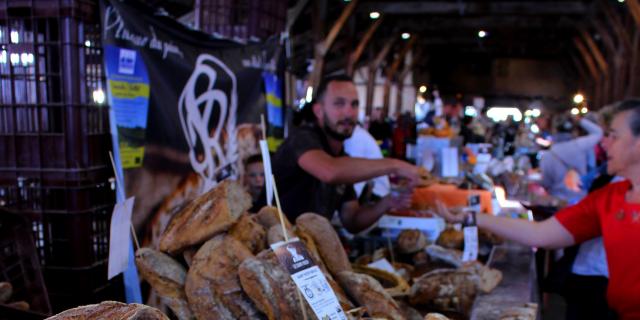 Marché de producteur sous les halles Chatillon sur Chalaronne