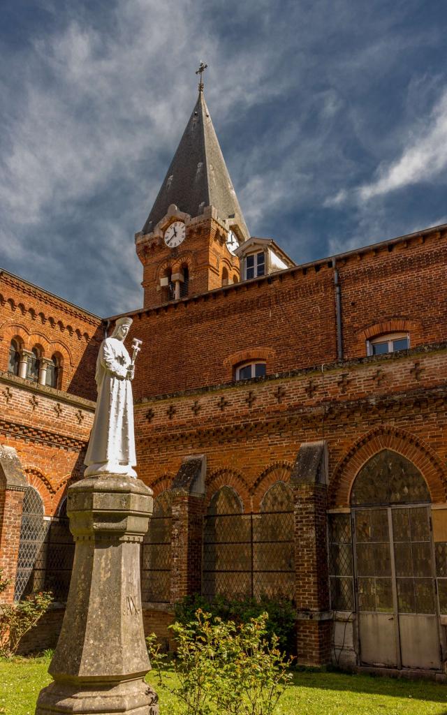 Cour intérieur de l'Abbaye Notre Dame des Dombes au Plantay