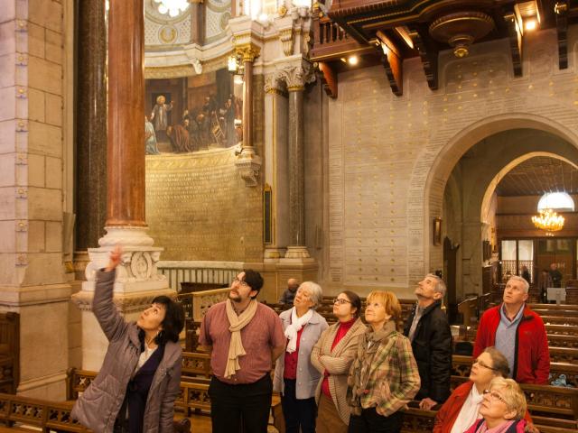 Interieur de La Basilique Saint Sixte à Ars