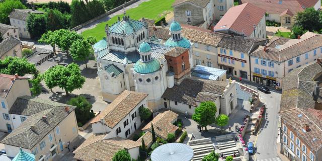 Vue aérienne de la Basilique Saint Sixte d'Ars sur Formans