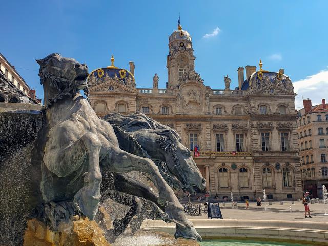 Place des Terreaux à Lyon par Jonne Makikyro - Unsplash