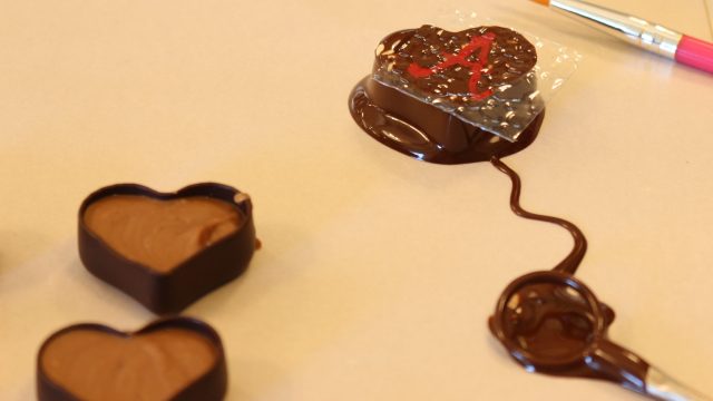 Atelier fabrication de chocolats St Valentin - Maison RICHART